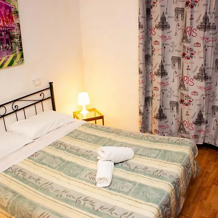 Studio Apartment *